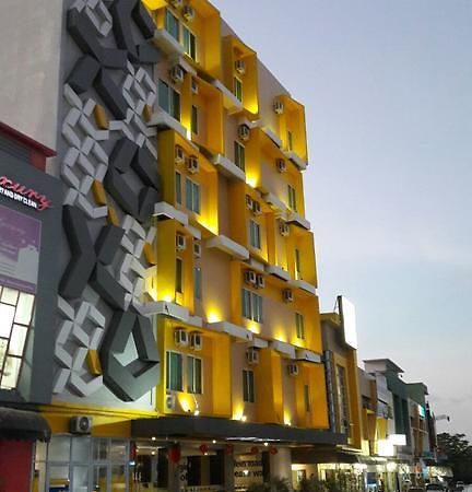 Kaliban Hotel Batam Экстерьер фото
