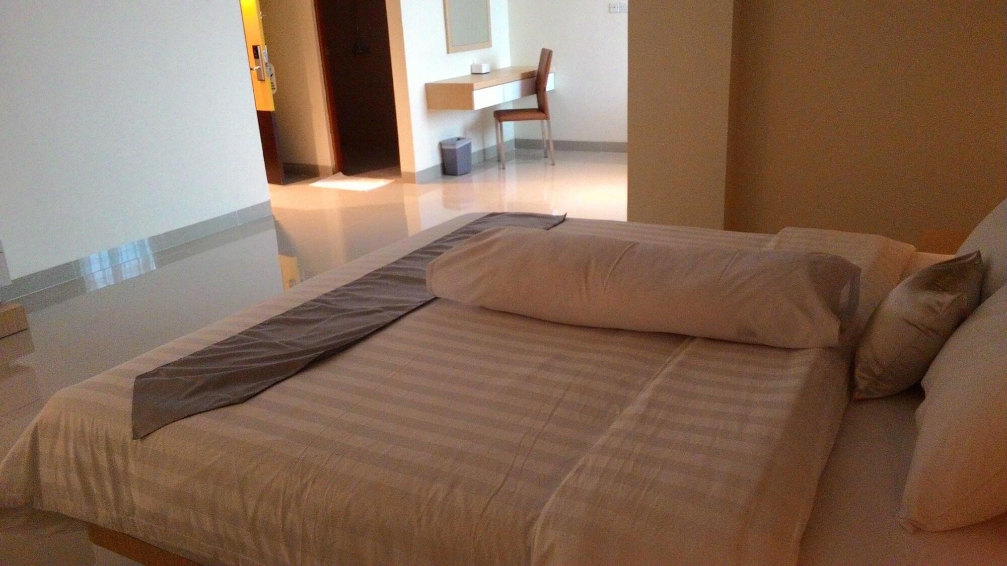 Kaliban Hotel Batam Экстерьер фото