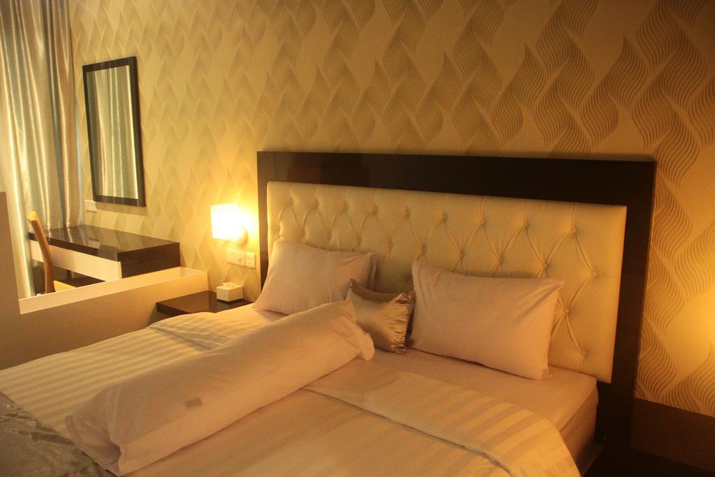 Kaliban Hotel Batam Экстерьер фото