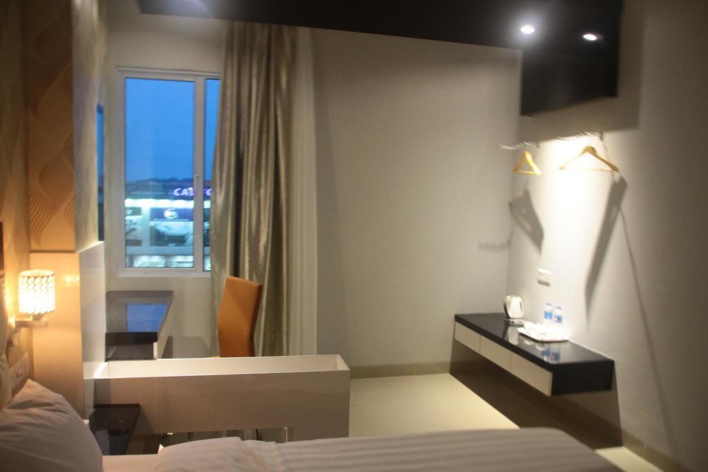 Kaliban Hotel Batam Экстерьер фото
