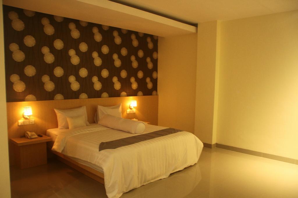 Kaliban Hotel Batam Экстерьер фото