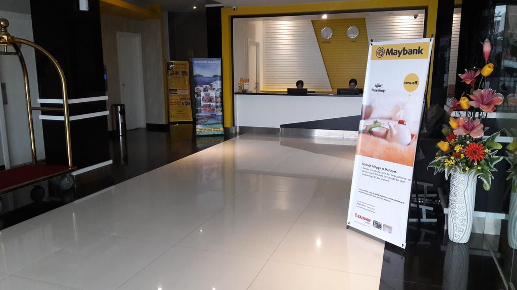 Kaliban Hotel Batam Экстерьер фото