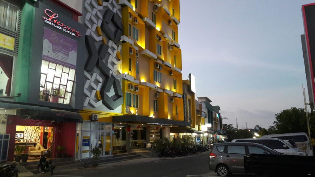 Kaliban Hotel Batam Экстерьер фото