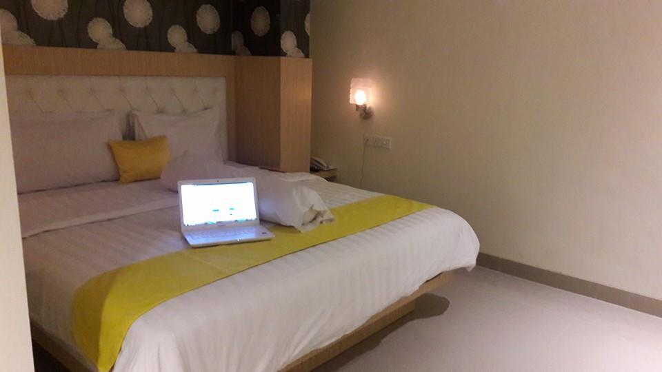 Kaliban Hotel Batam Экстерьер фото
