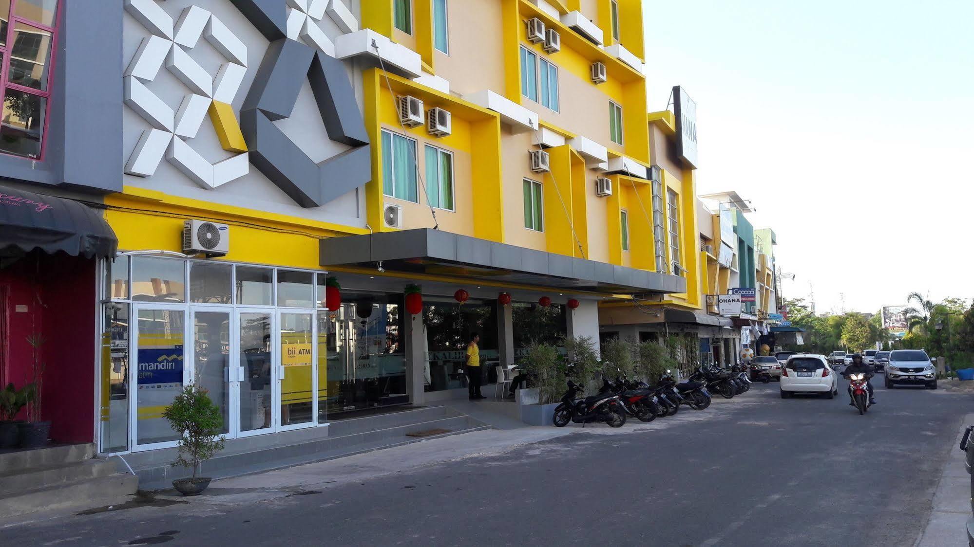 Kaliban Hotel Batam Экстерьер фото
